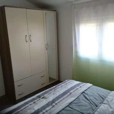 Galijot Apartment Vir